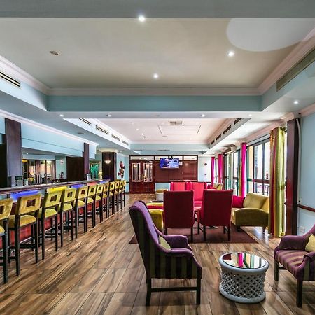 Cresta President Hotel Γκαμπορόνε Εξωτερικό φωτογραφία