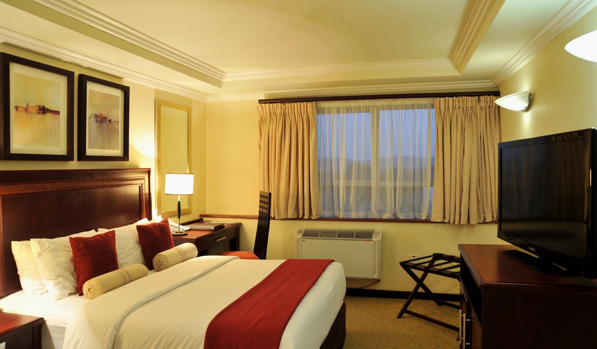 Cresta President Hotel Γκαμπορόνε Εξωτερικό φωτογραφία