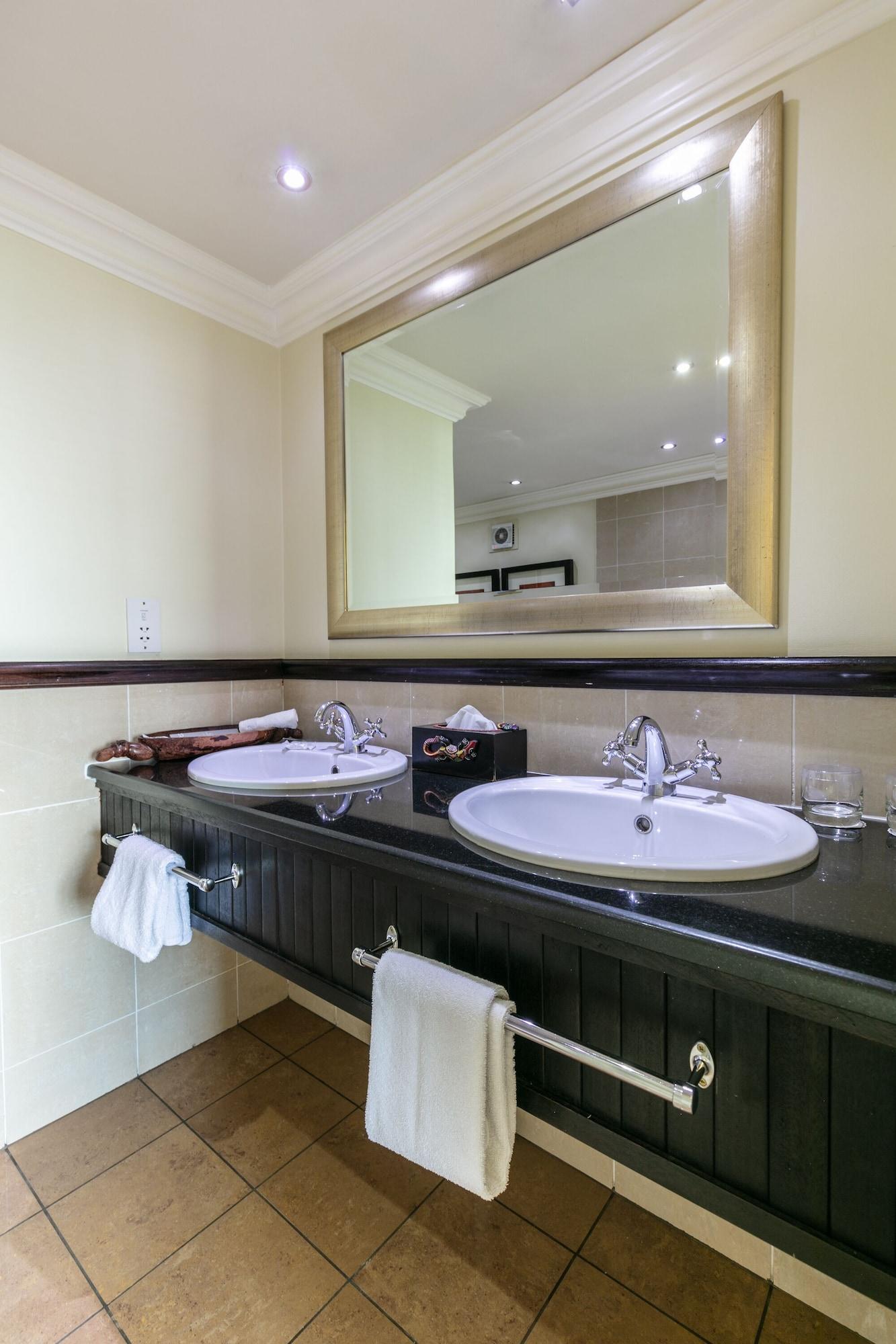Cresta President Hotel Γκαμπορόνε Εξωτερικό φωτογραφία