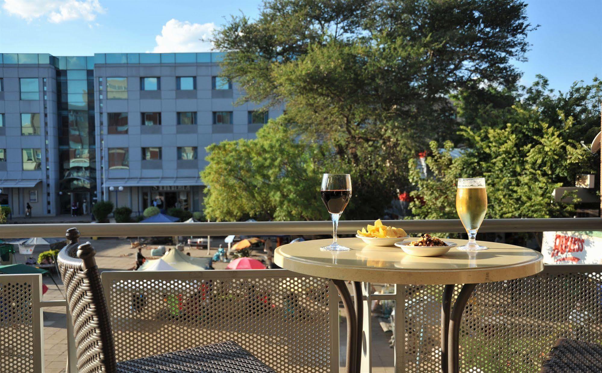Cresta President Hotel Γκαμπορόνε Εξωτερικό φωτογραφία