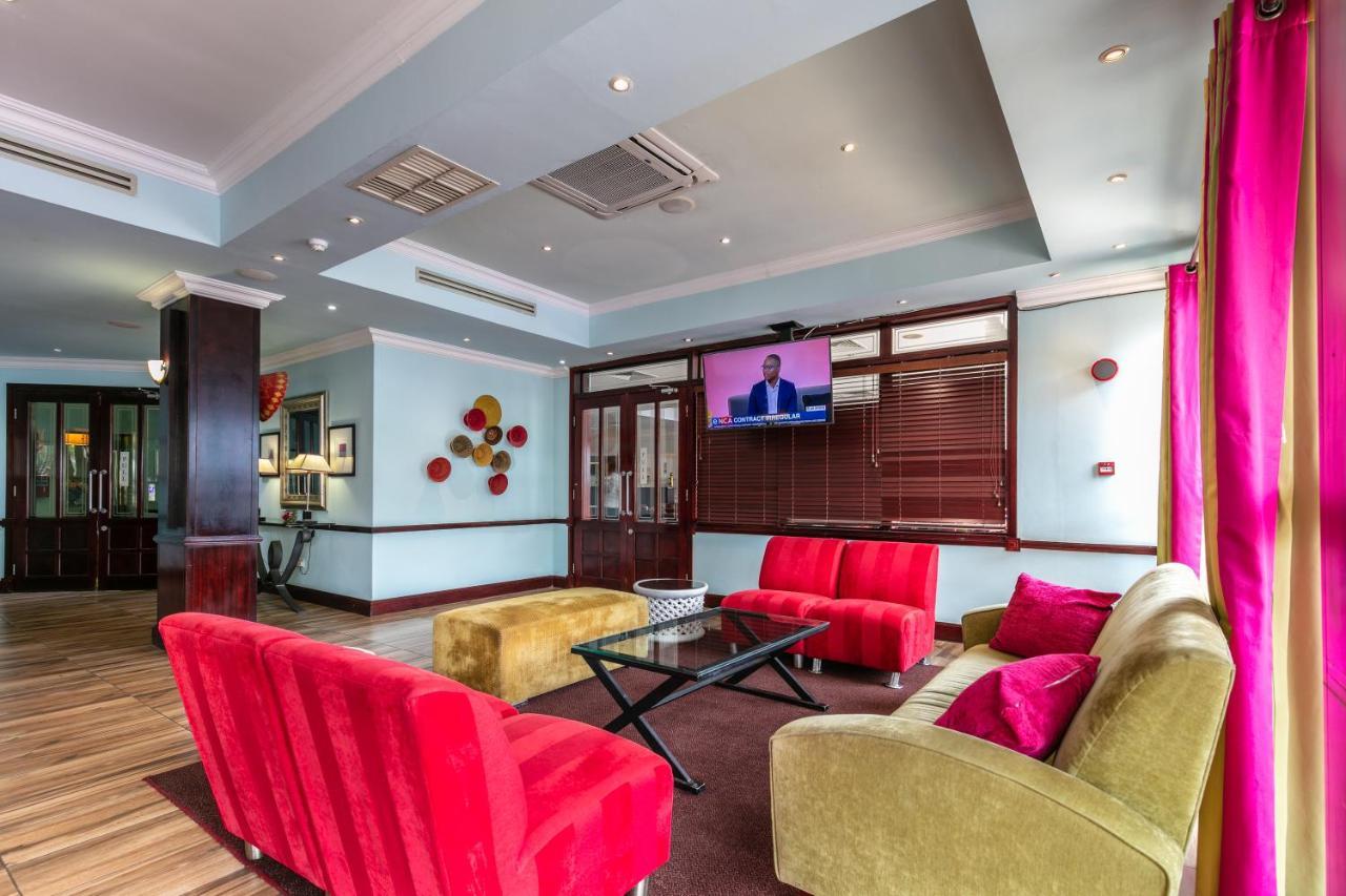 Cresta President Hotel Γκαμπορόνε Εξωτερικό φωτογραφία