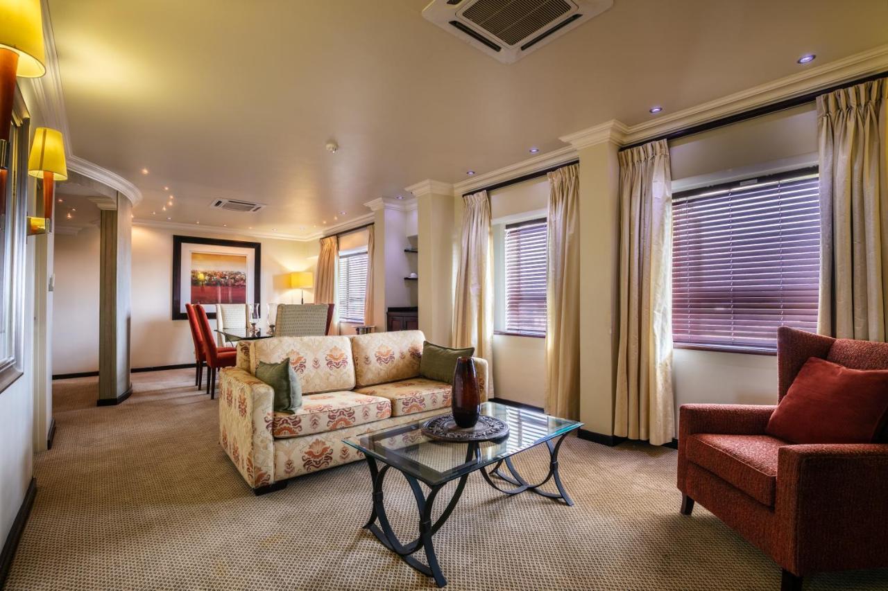 Cresta President Hotel Γκαμπορόνε Εξωτερικό φωτογραφία