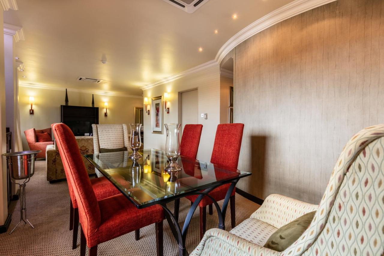 Cresta President Hotel Γκαμπορόνε Εξωτερικό φωτογραφία