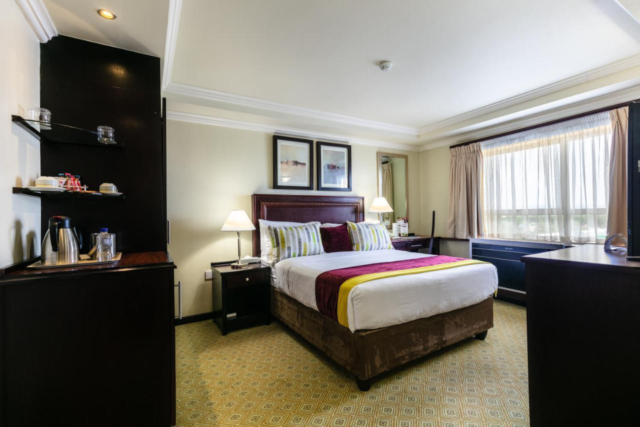 Cresta President Hotel Γκαμπορόνε Εξωτερικό φωτογραφία