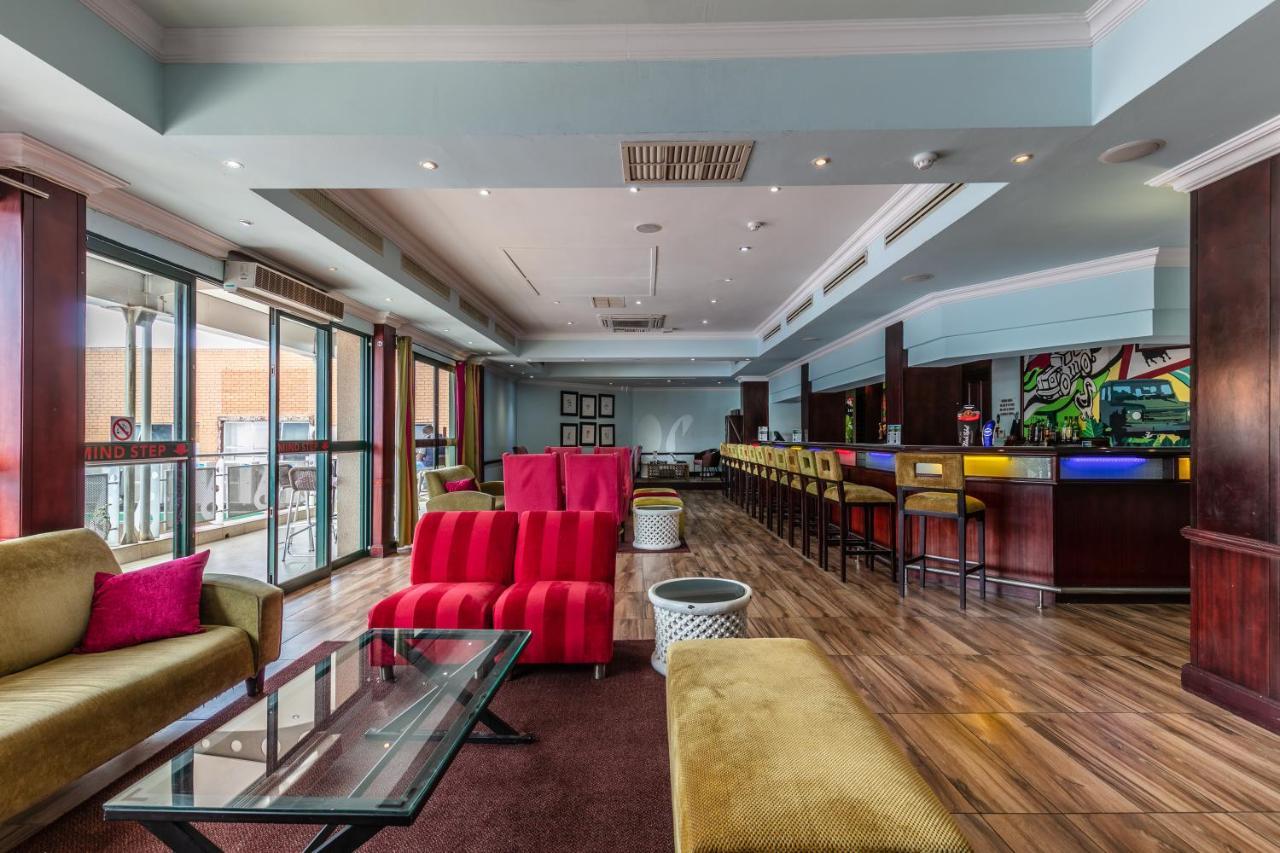 Cresta President Hotel Γκαμπορόνε Εξωτερικό φωτογραφία