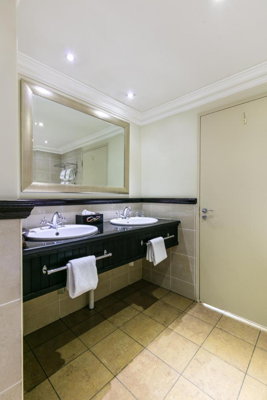 Cresta President Hotel Γκαμπορόνε Εξωτερικό φωτογραφία