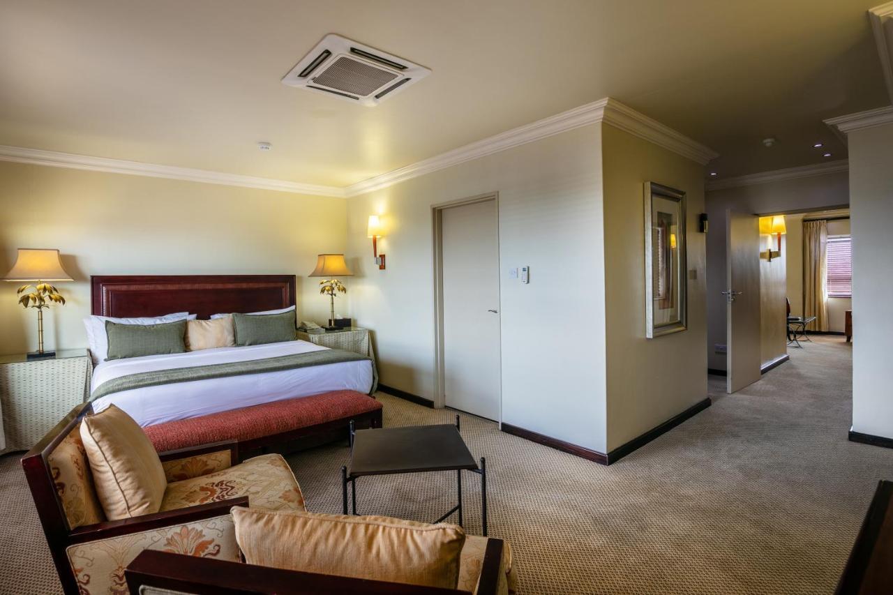 Cresta President Hotel Γκαμπορόνε Εξωτερικό φωτογραφία