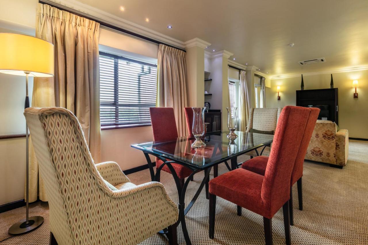 Cresta President Hotel Γκαμπορόνε Εξωτερικό φωτογραφία