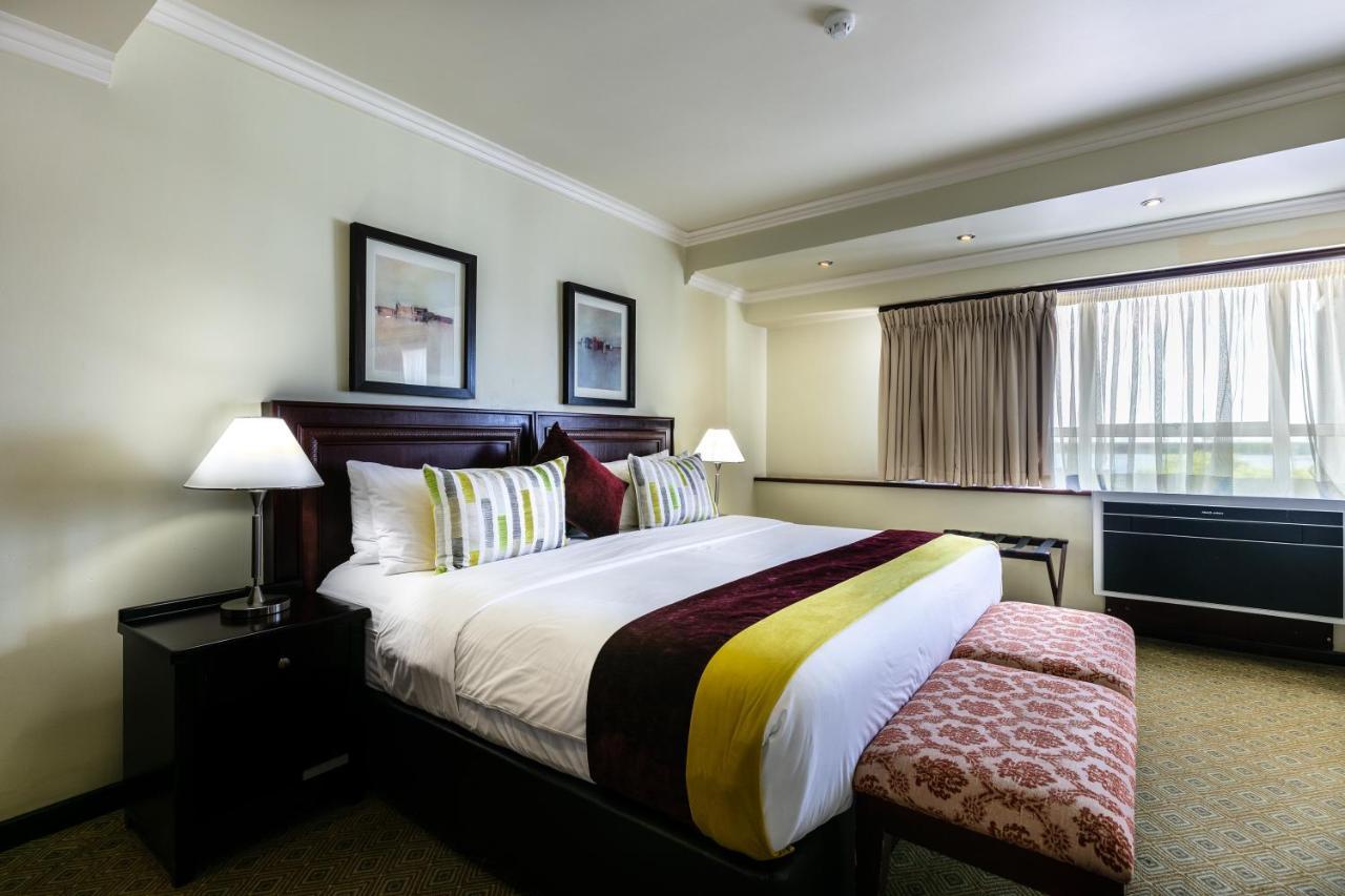 Cresta President Hotel Γκαμπορόνε Εξωτερικό φωτογραφία