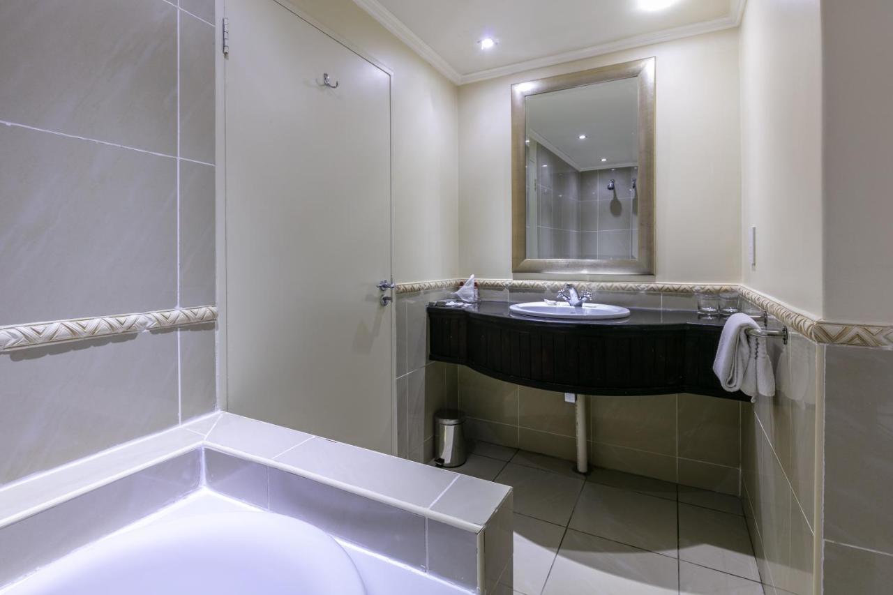 Cresta President Hotel Γκαμπορόνε Εξωτερικό φωτογραφία