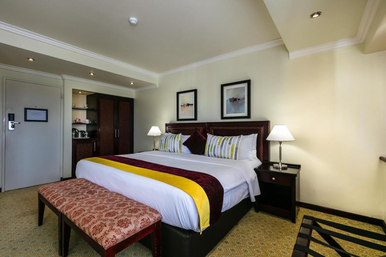 Cresta President Hotel Γκαμπορόνε Εξωτερικό φωτογραφία